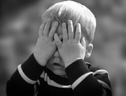 Tips Agar Anak Tidak Menjadi Pemalu