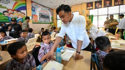 Wapres Gibran Rakabuming Tinjau Program Makan Bergizi Gratis di Makasar