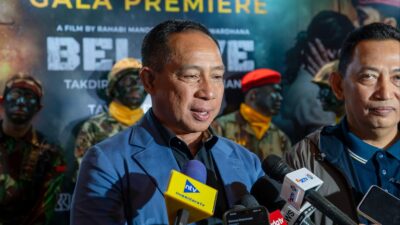 "Panglima TNI Jenderal TNI Agus Subiyanto menghadiri acara gala premiere film nasional berjudul BELIEVE yang digelar di XXI Plaza Senayan, Jakarta Pusat, pada Jumat malam (18/7/2025). (Dok. HO/Fakta)"